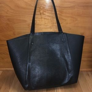 h&m black pleather shoulder bag crocodile texture